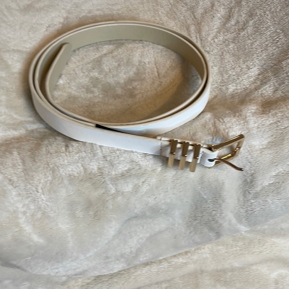 Torrid white belt size 2  2X 18 to 20 - Picture 1 of 12
